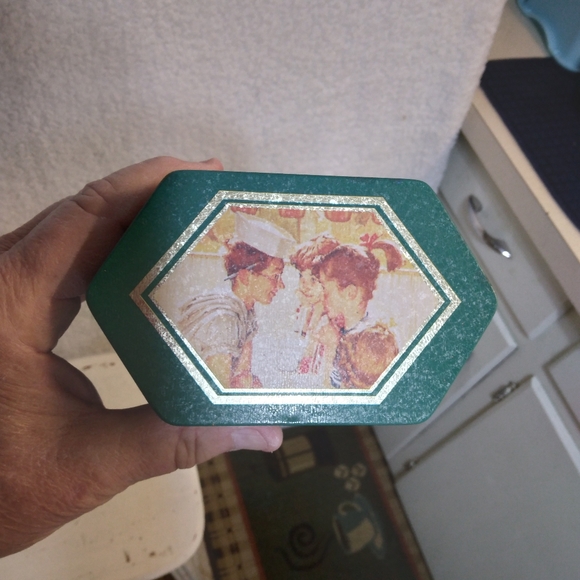 Vintage Norman Rockwell Decorative Tins - Picture 6 of 8